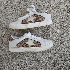 Art Class Leopard Silver Star White Sneakers Size 3